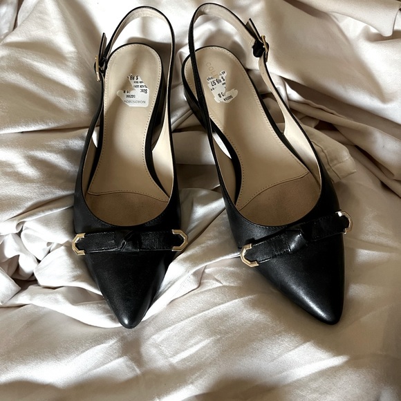 Cole Haan low heel - Picture 1 of 2